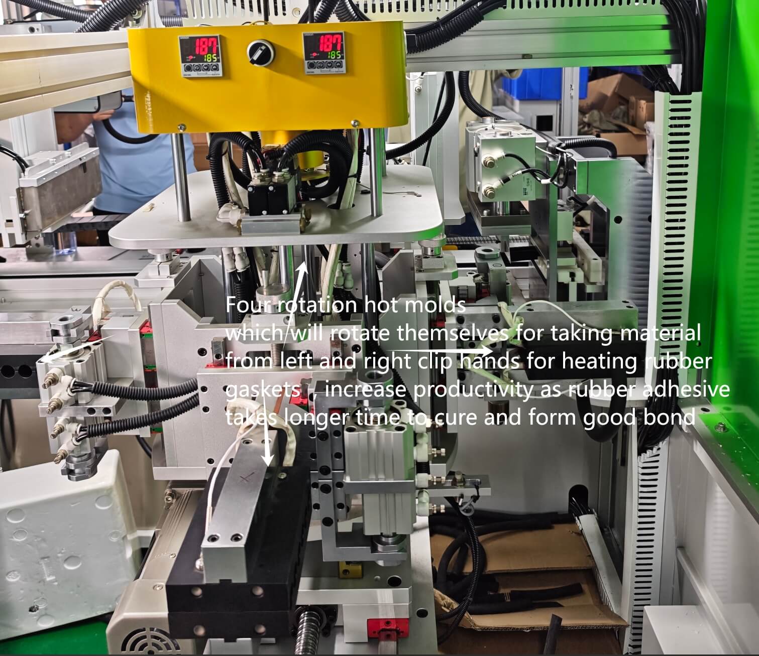four rotation hot molds 