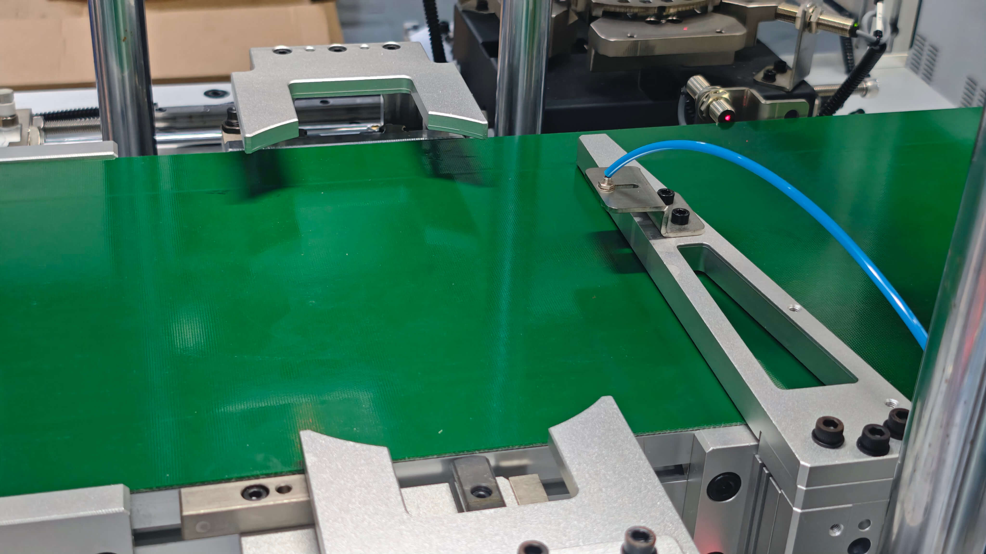 plastic lids holding fixture