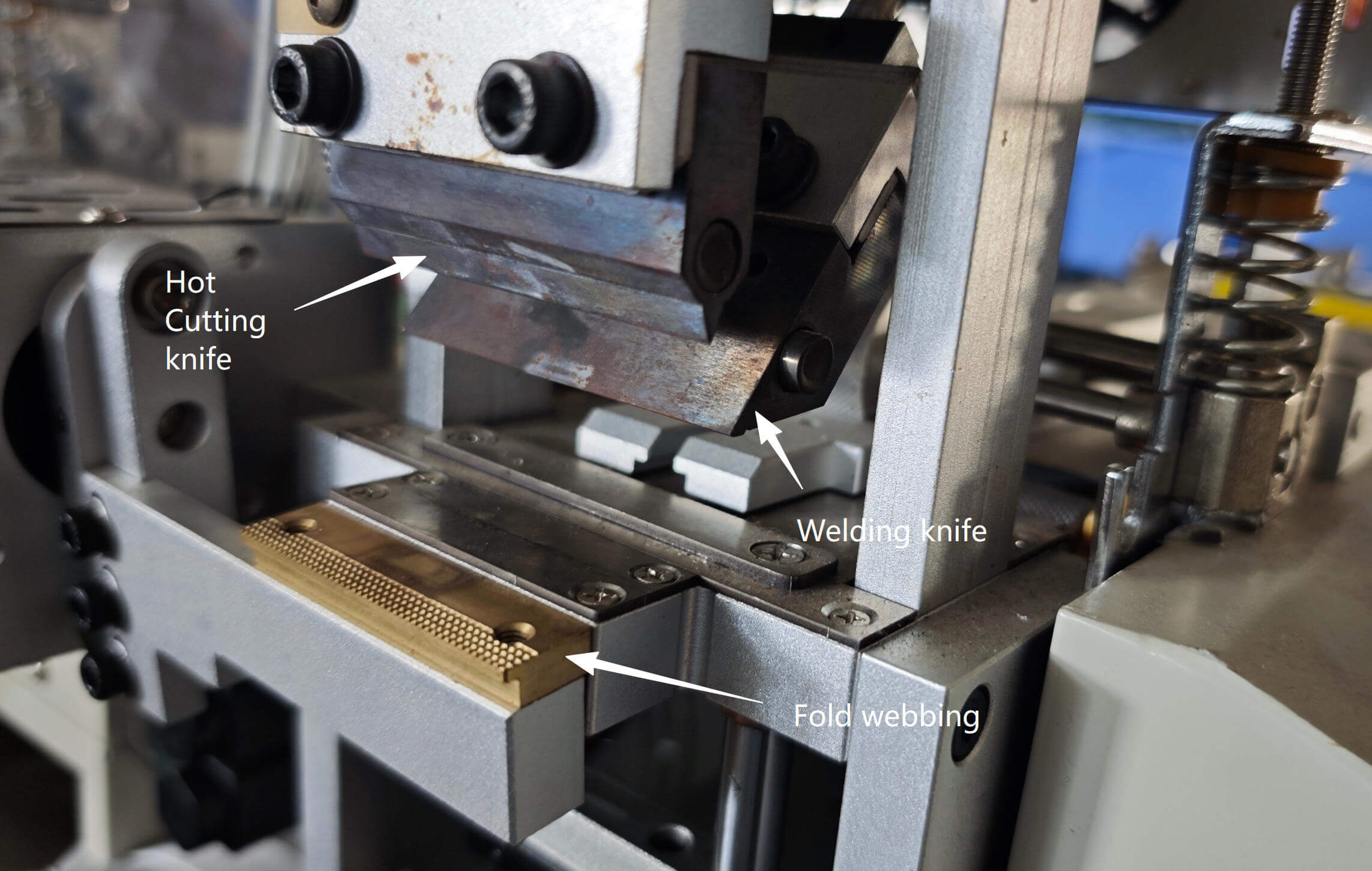 fold webbing ends and cutting